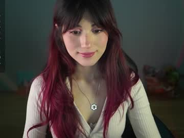girl
        greeny_mat cam image #3741401