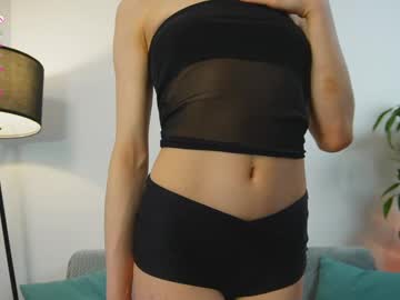 girl
        kellyisclose cam image #4448427