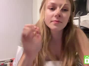 girl
        venusenvyx cam image #934330