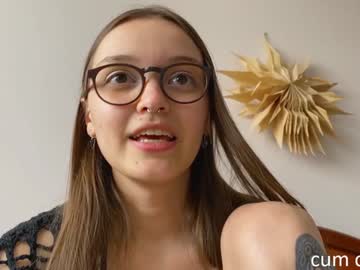 girl
        existencee cam image #3094766