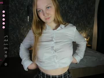 girl
        blondie_alice_ cam image #2280531