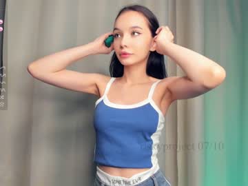 girl
        riskyproject cam image #1717356