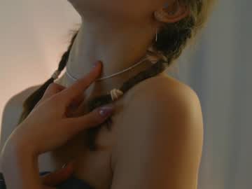 girl
        eli_sun cam image #1792915