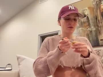 girl
        petitfreak69 cam image #3519490