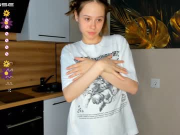 girl
        breeblanton cam image #2636117