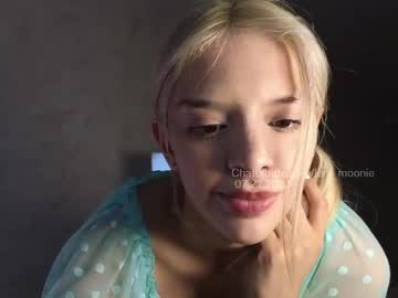 girl
        lesi_moonie cam image #3099984