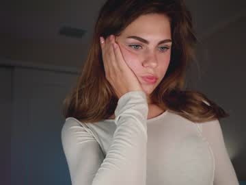 girl
        _za_ra cam image #2780060