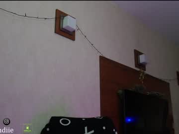 girl
        bestblondiiecb cam image #2506473