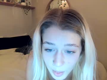 girl
        ashbabyy19 cam image #752013
