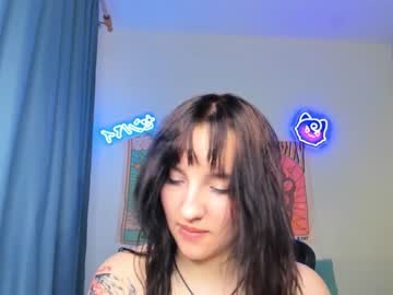 girl
        vivian_qwerty cam image #2690950