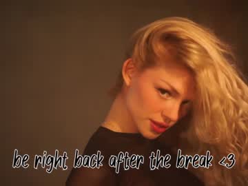 girl
        bunnylia__ cam image #1475637