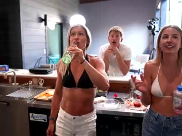 couple
        blondefoxsilverfox cam image #1287101