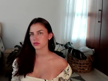 girl
        grettabenett_ cam image #3345735