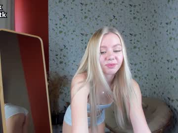 girl
        cassie_palmer cam image #2604761