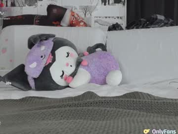 girl
        yogendub cam image #4089596