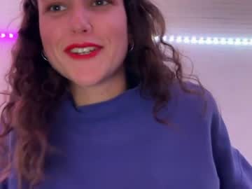 girl
        lila_rose_f cam image #2420721