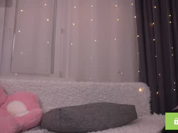 girl
        tiny_lily_ cam image #4187794