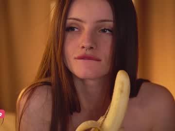girl
        bellacle cam image #2682145