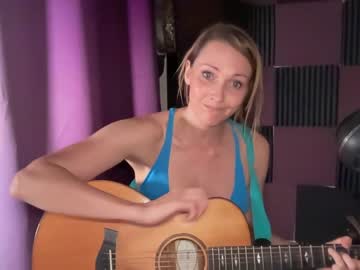 girl
        kaileeshy cam image #191436
