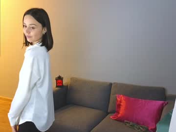 girl
        poppypaws cam image #3907876