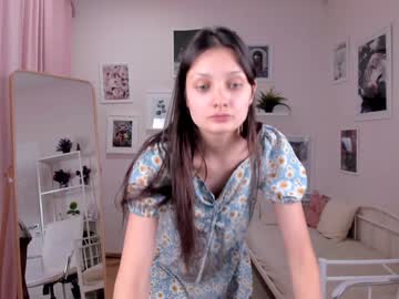 girl
        chloe_holzmann cam image #70621