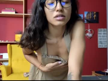 girl
        alice_bane cam image #1640968