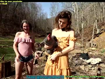 couple
        honeyand_thebear cam image #635448