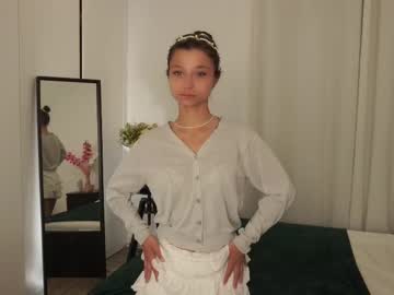 girl
        miarouxie cam image #4602629