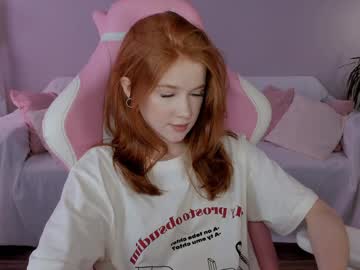 girl
        leahsthetics cam image #4256342
