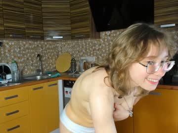 girl
        udelaborom cam image #2473641