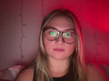 girl
        sophiegrey12 cam image #3891495