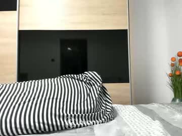 girl
        angell6969 cam image #1633930