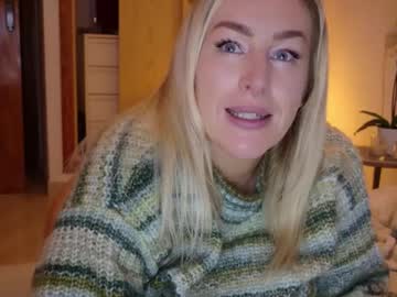 girl
        christinasiemone cam image #3666923
