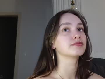girl
        evi_woow cam image #4355728