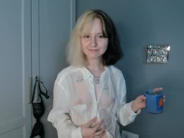 girl
        shelleybanford cam image #2900409