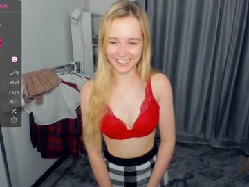 girl
        fresh_cherries cam image #1654906