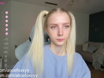 girl
        oh_honey_ cam image #1505754