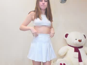 girl
        emily_siu cam image #1784362