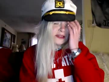 girl
        kipsy420 cam image #3836409