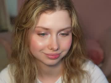 girl
        april_blush cam image #2640291