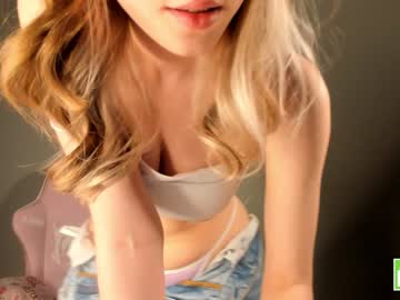 girl
        brittcubitt cam image #2559092