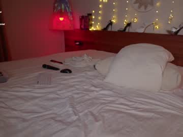 girl
        emilia98xxx cam image #2600535