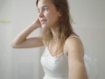 girl
        eli_sun cam image #2199377