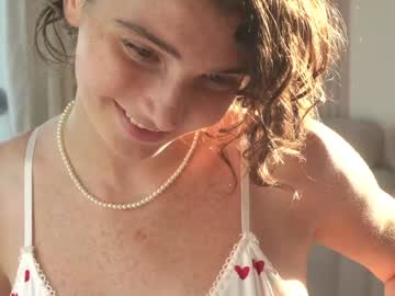 girl
        you_fell_in_love cam image #3234007