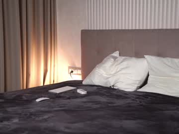 girl
        gold_blond cam image #4391831