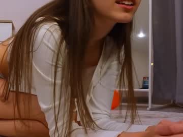 girl
        wanda_robinson cam image #1852355
