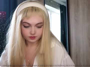 girl
        small_blondee cam image #2571610