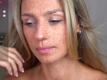 girl
        artease cam image #3089886