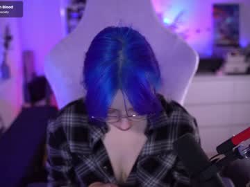 girl
        blue_mooncat cam image #2904291