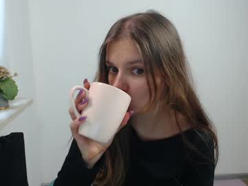 girl
        vivien_slender cam image #3017832